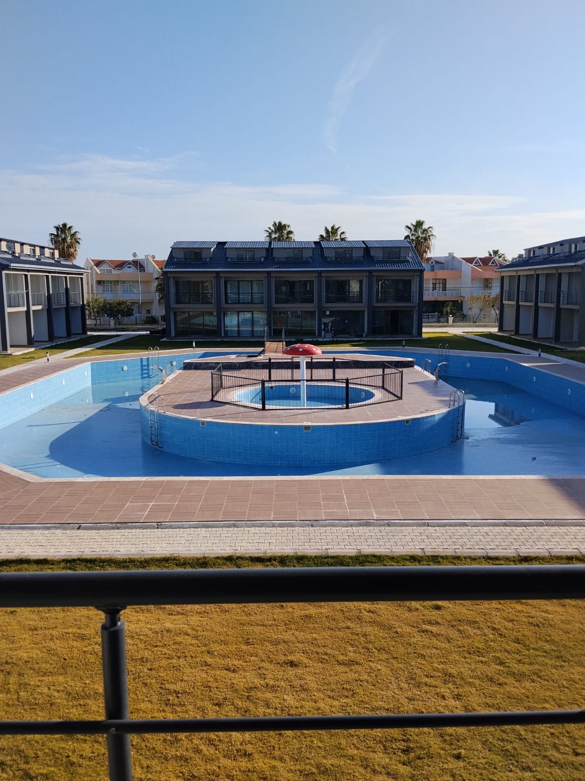 Kapızlıda Satılık Havuzlu Triplex Villa
